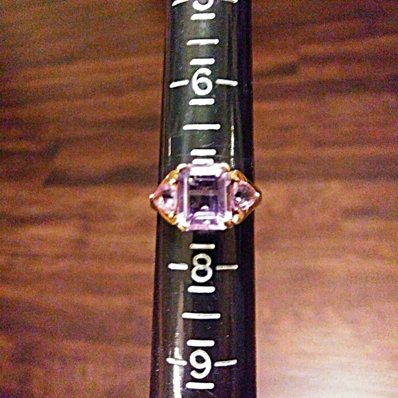10k gold three amethyst ring, size 7.25 - Picture 4 of 9